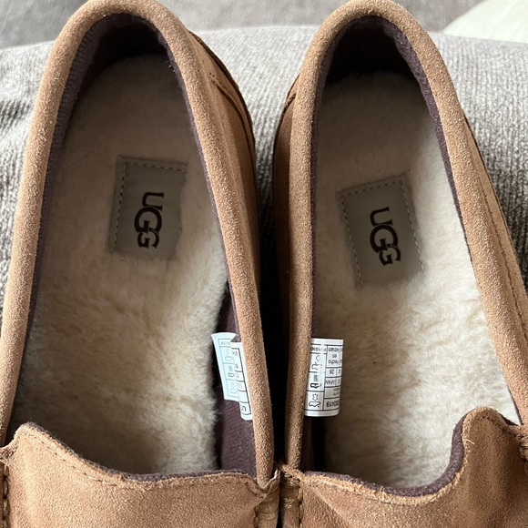 Men’s Ugg Slippers - Picture 3 of 10